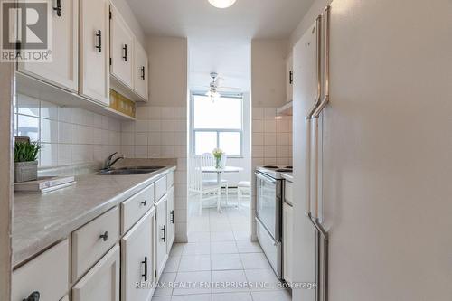 1605 - 966 Inverhouse Drive, Mississauga (Clarkson), ON - Indoor Photo Showing Kitchen With Double Sink