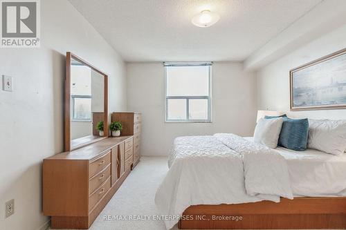 1605 - 966 Inverhouse Drive, Mississauga (Clarkson), ON - Indoor Photo Showing Bedroom