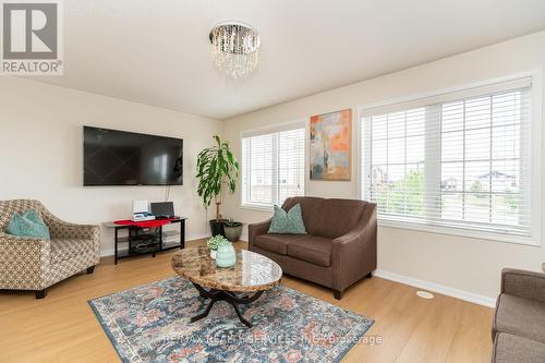 39 Vanhorne Close, Brampton (Northwest Brampton), ON - Indoor Photo Showing Living Room