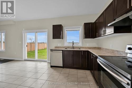 408 Dalgleish Trail, Hamilton (Stoney Creek Mountain), ON - Indoor Photo Showing Kitchen With Double Sink