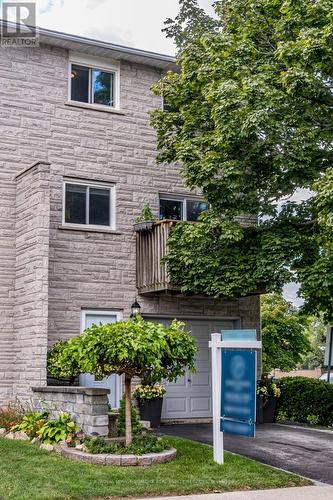 22 - 1155 Paramount Drive, Hamilton (Stoney Creek Mountain), ON - Outdoor