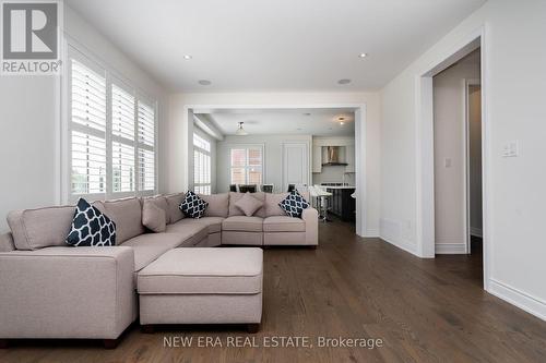 73 Highlands Boulevard, Cavan Monaghan, ON - Indoor Photo Showing Living Room