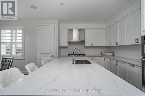 73 Highlands Boulevard, Cavan Monaghan, ON - Indoor Photo Showing Kitchen