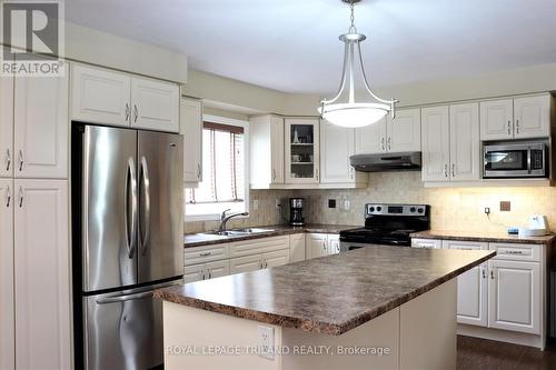 1052 Bay Street, Norfolk (Port Rowan), ON - Indoor Photo Showing Kitchen With Double Sink