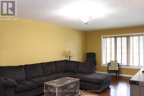 1052 Bay Street, Norfolk (Port Rowan), ON - Indoor Photo Showing Living Room