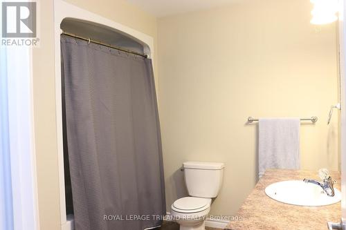 1052 Bay Street, Norfolk (Port Rowan), ON - Indoor Photo Showing Bathroom