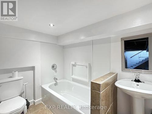 149 Giles Street, London, ON - Indoor Photo Showing Bathroom