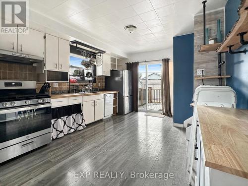 149 Giles Street, London, ON - Indoor Photo Showing Kitchen With Double Sink