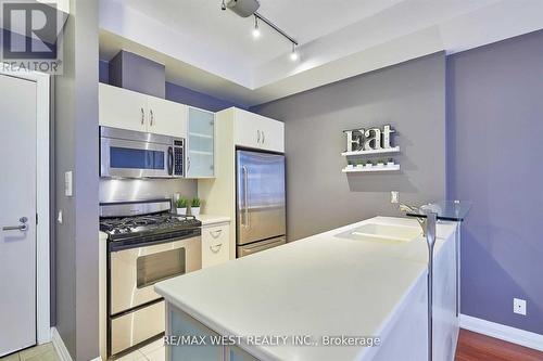 108 - 3 Mcalpine Street, Toronto (Annex), ON - Indoor Photo Showing Kitchen