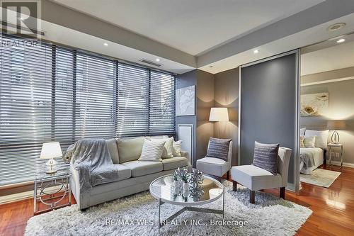 108 - 3 Mcalpine Street, Toronto (Annex), ON - Indoor Photo Showing Living Room