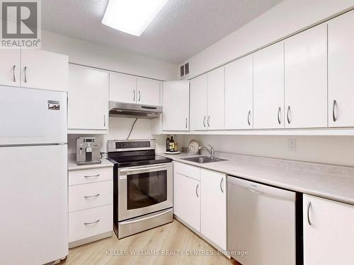 1701 - 75 Graydon Hall Drive, Toronto (Parkwoods-Donalda), ON - Indoor Photo Showing Kitchen