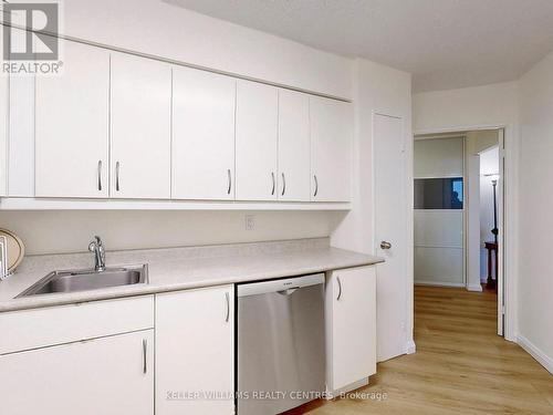 1701 - 75 Graydon Hall Drive, Toronto (Parkwoods-Donalda), ON - Indoor Photo Showing Kitchen