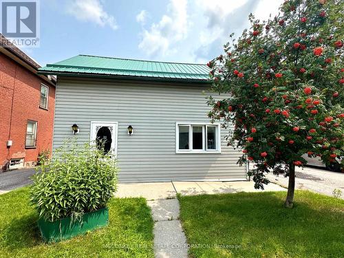 838 Lock Street, Peterborough (Otonabee), ON - Outdoor