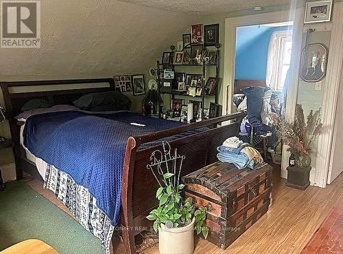 838 Lock Street, Peterborough (Otonabee), ON - Indoor Photo Showing Bedroom