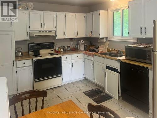 838 Lock Street, Peterborough (Otonabee), ON - Indoor Photo Showing Kitchen With Double Sink