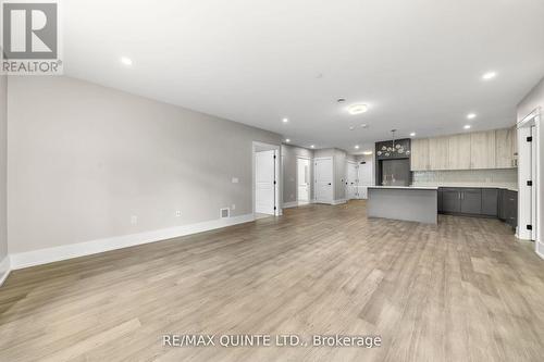 305 - 17 Cleave Avenue, Prince Edward County (Picton), ON - Indoor Photo Showing Kitchen