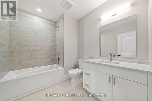 305 - 17 Cleave Avenue, Prince Edward County (Picton), ON - Indoor Photo Showing Bathroom