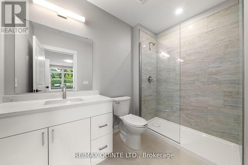 305 - 17 Cleave Avenue, Prince Edward County (Picton), ON - Indoor Photo Showing Bathroom