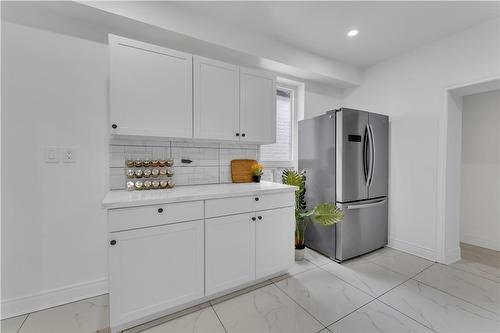 237 West Avenue N, Hamilton, ON - Indoor Photo Showing Kitchen