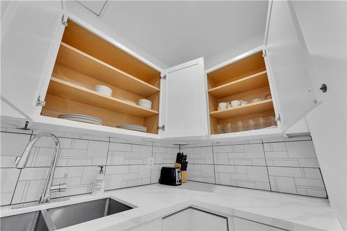 237 West Avenue N, Hamilton, ON - Indoor Photo Showing Kitchen