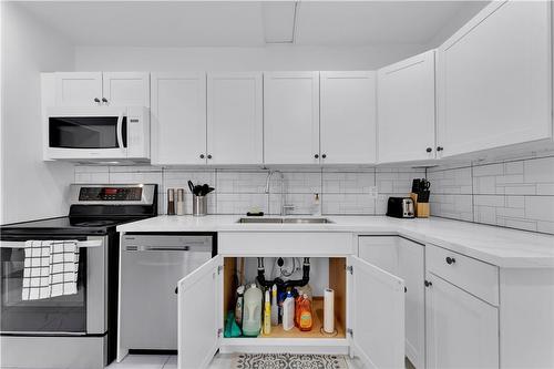 237 West Avenue N, Hamilton, ON - Indoor Photo Showing Kitchen