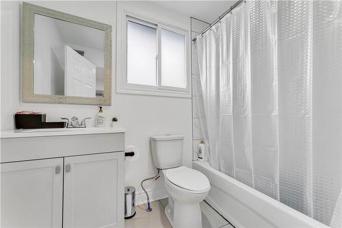 237 West Avenue N, Hamilton, ON - Indoor Photo Showing Bathroom