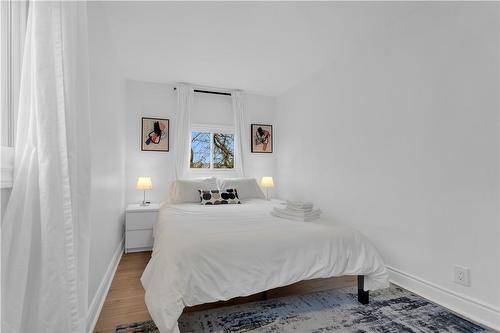 237 West Avenue N, Hamilton, ON - Indoor Photo Showing Bedroom