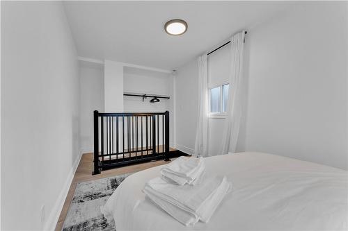 237 West Avenue N, Hamilton, ON - Indoor Photo Showing Bedroom