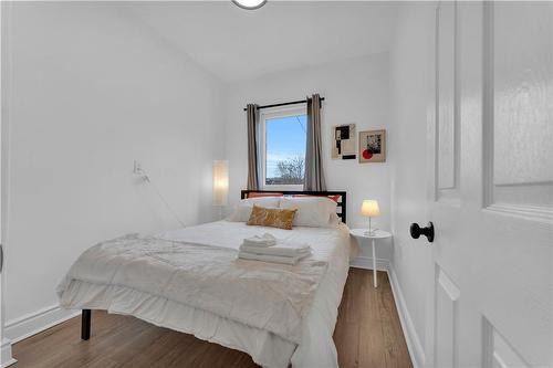 237 West Avenue N, Hamilton, ON - Indoor Photo Showing Bedroom