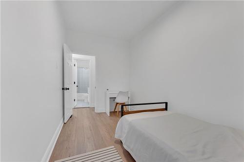 237 West Avenue N, Hamilton, ON - Indoor Photo Showing Bedroom