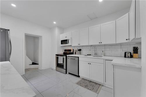 237 West Avenue N, Hamilton, ON - Indoor Photo Showing Kitchen