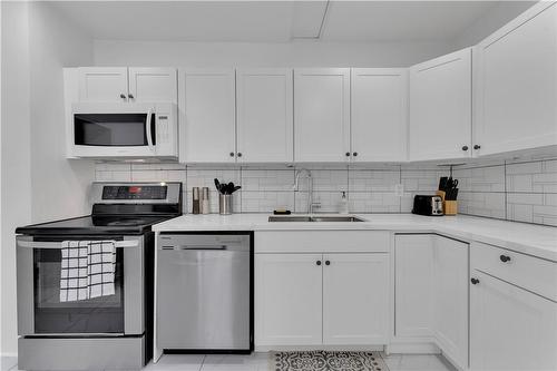 237 West Avenue N, Hamilton, ON - Indoor Photo Showing Kitchen