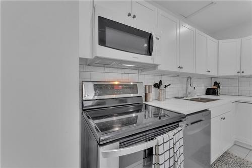 237 West Avenue N, Hamilton, ON - Indoor Photo Showing Kitchen