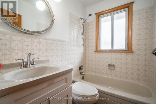 159 West 26Th Street, Hamilton (Westcliffe), ON - Indoor Photo Showing Bathroom