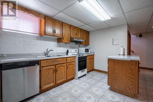 159 West 26Th Street, Hamilton (Westcliffe), ON - Indoor Photo Showing Kitchen With Double Sink