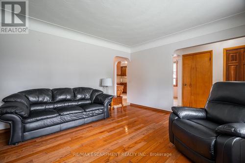 159 West 26Th Street, Hamilton, ON - Indoor Photo Showing Living Room