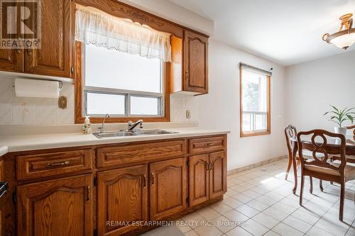 159 West 26Th Street, Hamilton (Westcliffe), ON - Indoor Photo Showing Kitchen With Double Sink