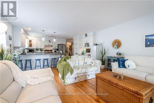 63 Forestgate Drive, Hamilton (Fessenden), ON - Indoor Photo Showing Living Room