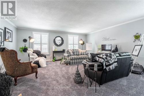 63 Forestgate Drive, Hamilton (Fessenden), ON - Indoor Photo Showing Living Room