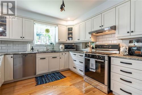 63 Forestgate Drive, Hamilton (Fessenden), ON - Indoor Photo Showing Kitchen