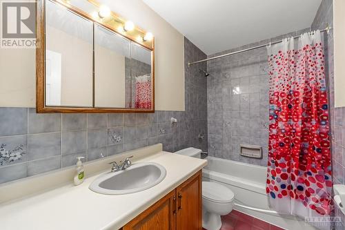 95 Macnabb Place, Ottawa, ON - Indoor Photo Showing Bathroom