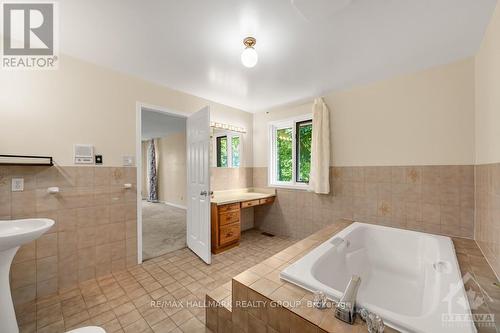 95 Macnabb Place, Ottawa, ON - Indoor Photo Showing Bathroom