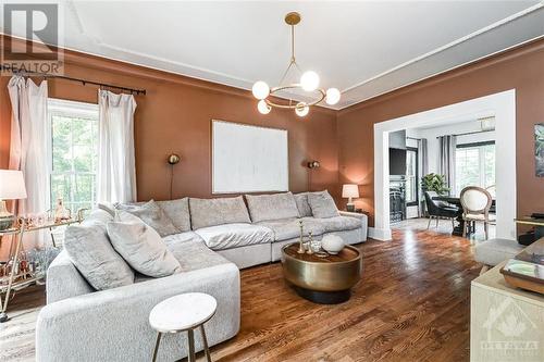 1271 Georges Vanier Drive, Ottawa, ON - Indoor Photo Showing Living Room