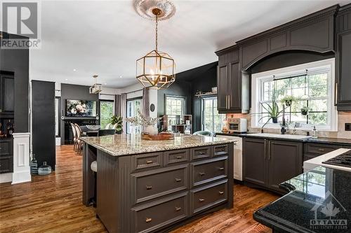 1271 Georges Vanier Drive, Ottawa, ON - Indoor Photo Showing Kitchen