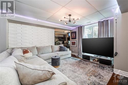 1271 Georges Vanier Drive, Ottawa, ON - Indoor Photo Showing Living Room