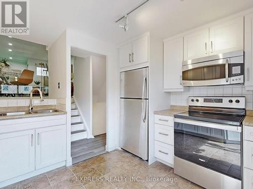 18 - 1666 Queen Street E, Toronto (Woodbine Corridor), ON - Indoor Photo Showing Kitchen With Stainless Steel Kitchen With Double Sink