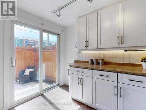 18 - 1666 Queen Street E, Toronto (Woodbine Corridor), ON - Indoor Photo Showing Kitchen