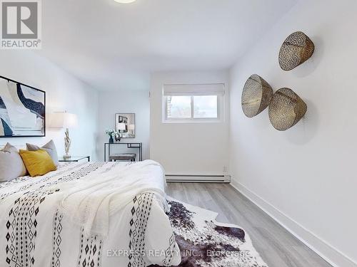 18 - 1666 Queen Street E, Toronto (Woodbine Corridor), ON - Indoor Photo Showing Bedroom