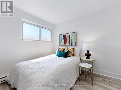 18 - 1666 Queen Street E, Toronto (Woodbine Corridor), ON - Indoor Photo Showing Bedroom