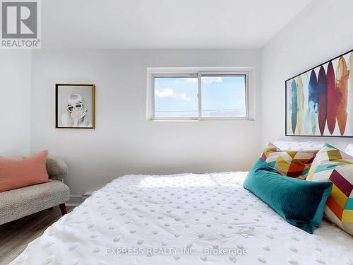 18 - 1666 Queen Street E, Toronto (Woodbine Corridor), ON - Indoor Photo Showing Bedroom